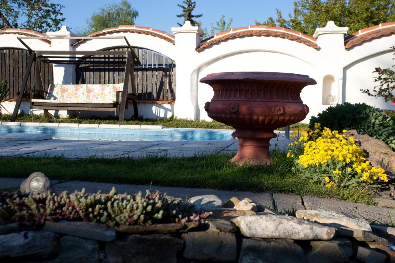 Břeclav Lichtenstein Lva Apartman מראה חיצוני תמונה